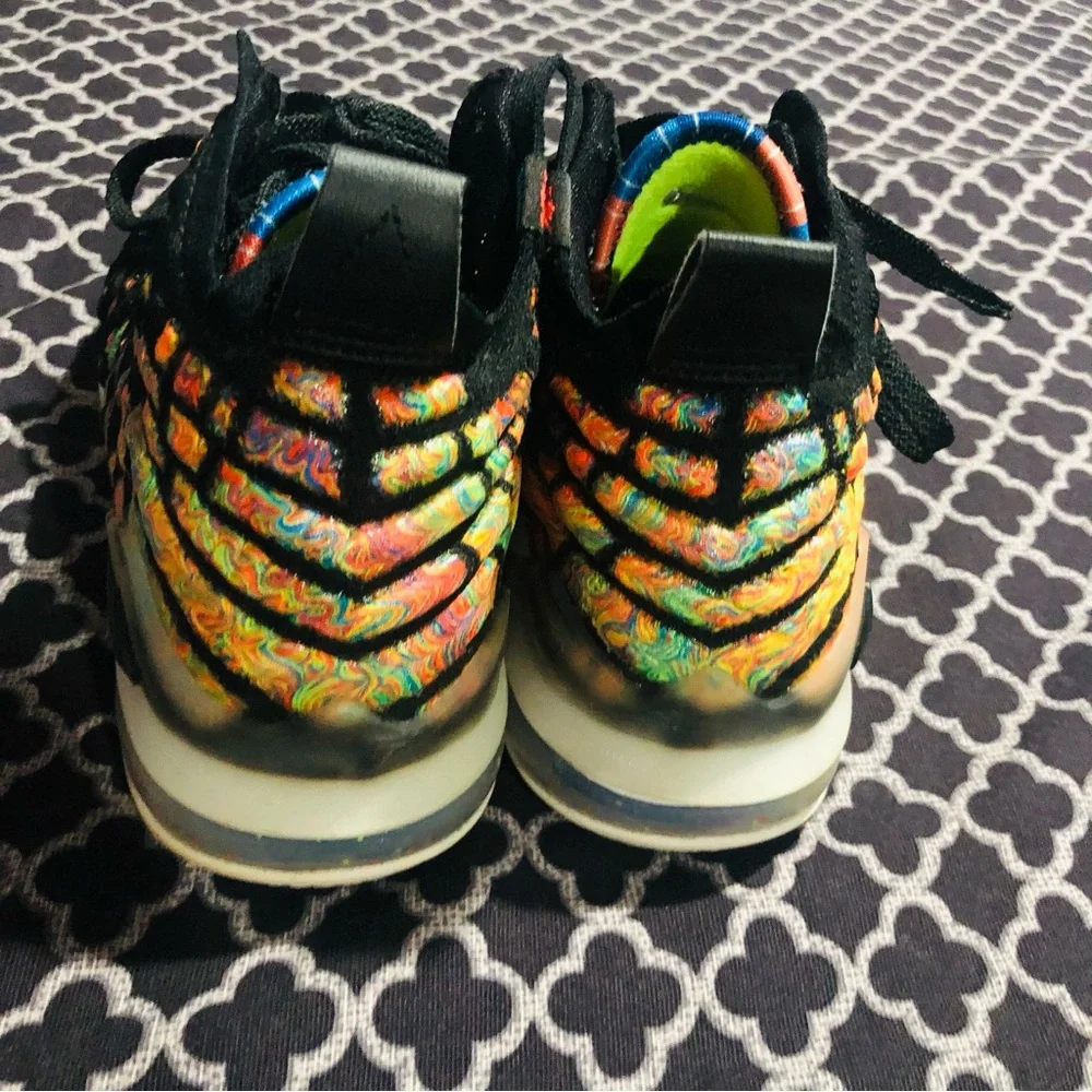 Nike lebron 17